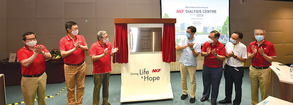 From left: Mr Ho Tong Yen, CEO, Keppel Care Foundation; Mr Loh Chin Hua, CEO, Keppel Corporation; Mr Danny Teoh, Chairman, Keppel Corporation; Mr Ong Ye Kung, Minister for Health; Mr Arthur Lang, Chairman, NKF; Prof Chua Hong Choon, CEO, Yishun Health: and Mr Tim Oei, CEO, NKF