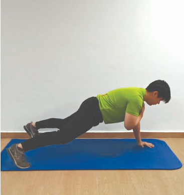 04 Alternate Jumping Lunges Right