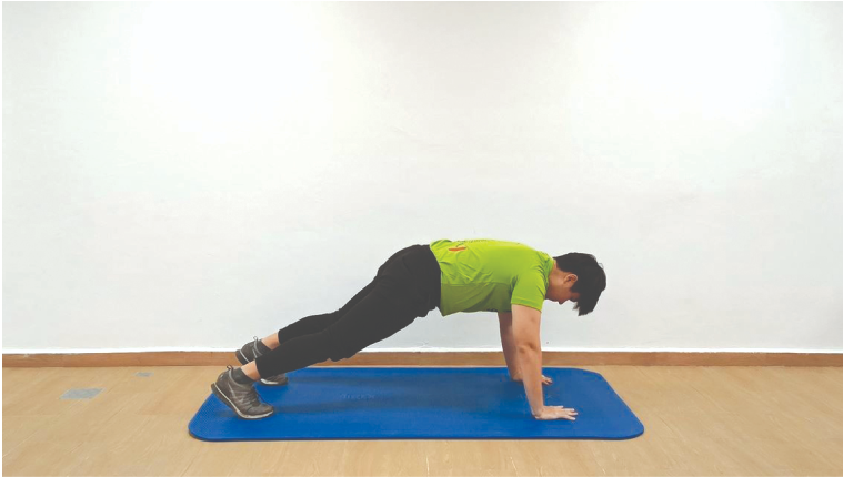 04 Alternate Jumping Lunges Start & End